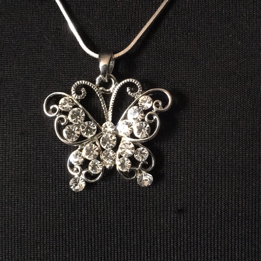 🦋 Crystal Butterfly Necklace